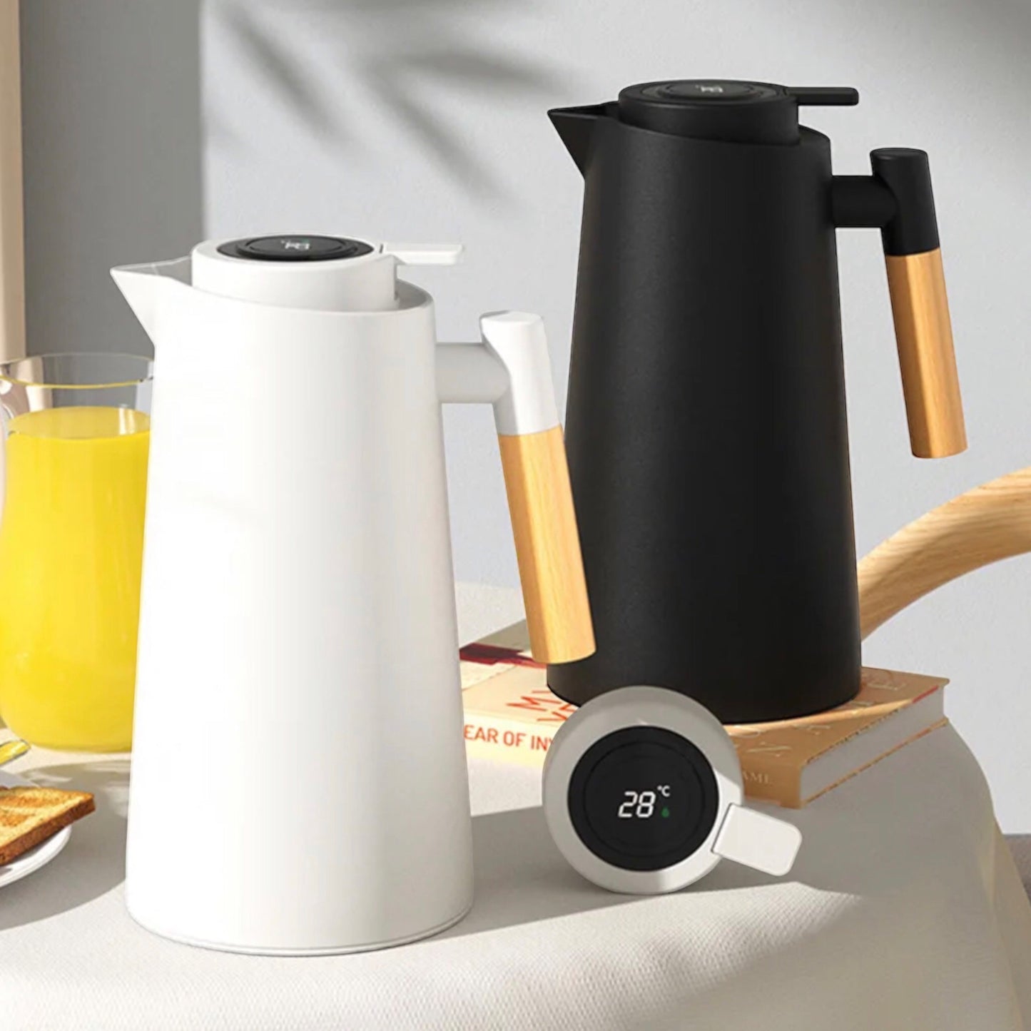 Smart temperature display carafe