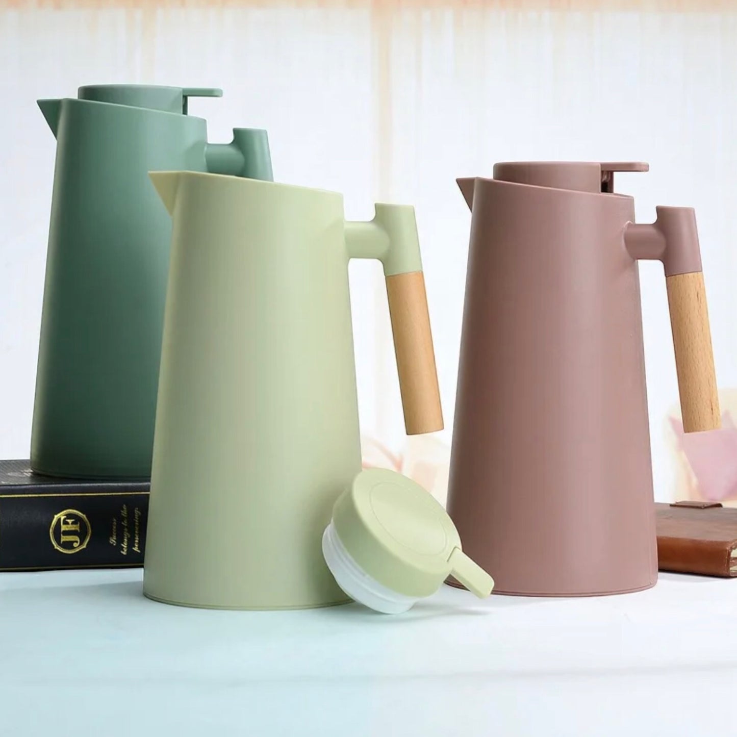 Smart temperature display carafe