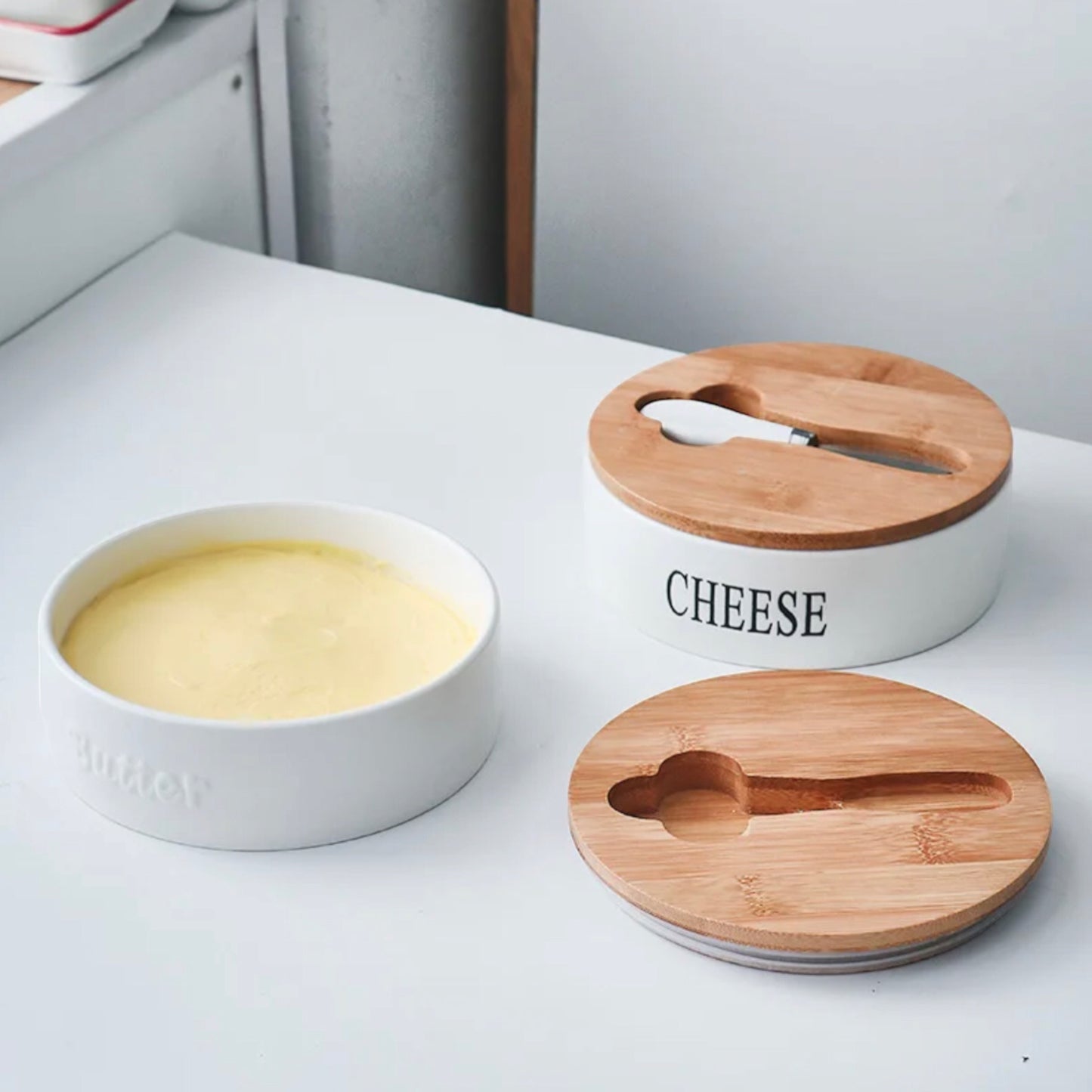 Round ceramic sealable cheese dish with bamboo lid